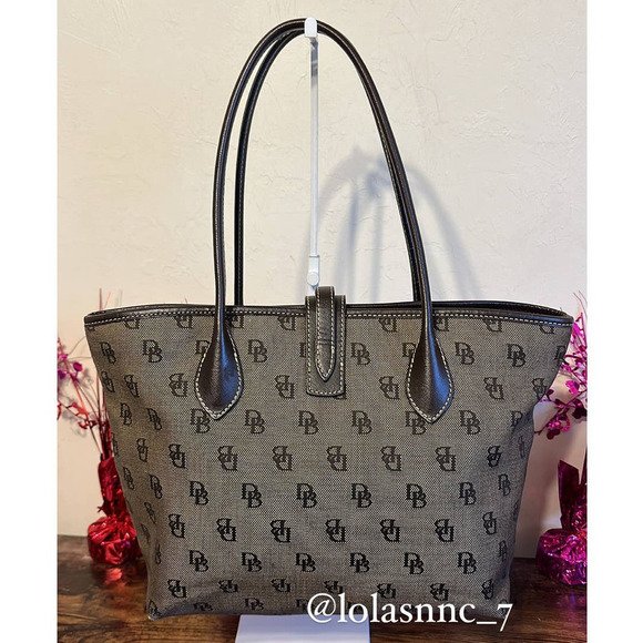 Dooney & BOURKE Signature Canvas Print Tote Bag - Picture 2 of 10